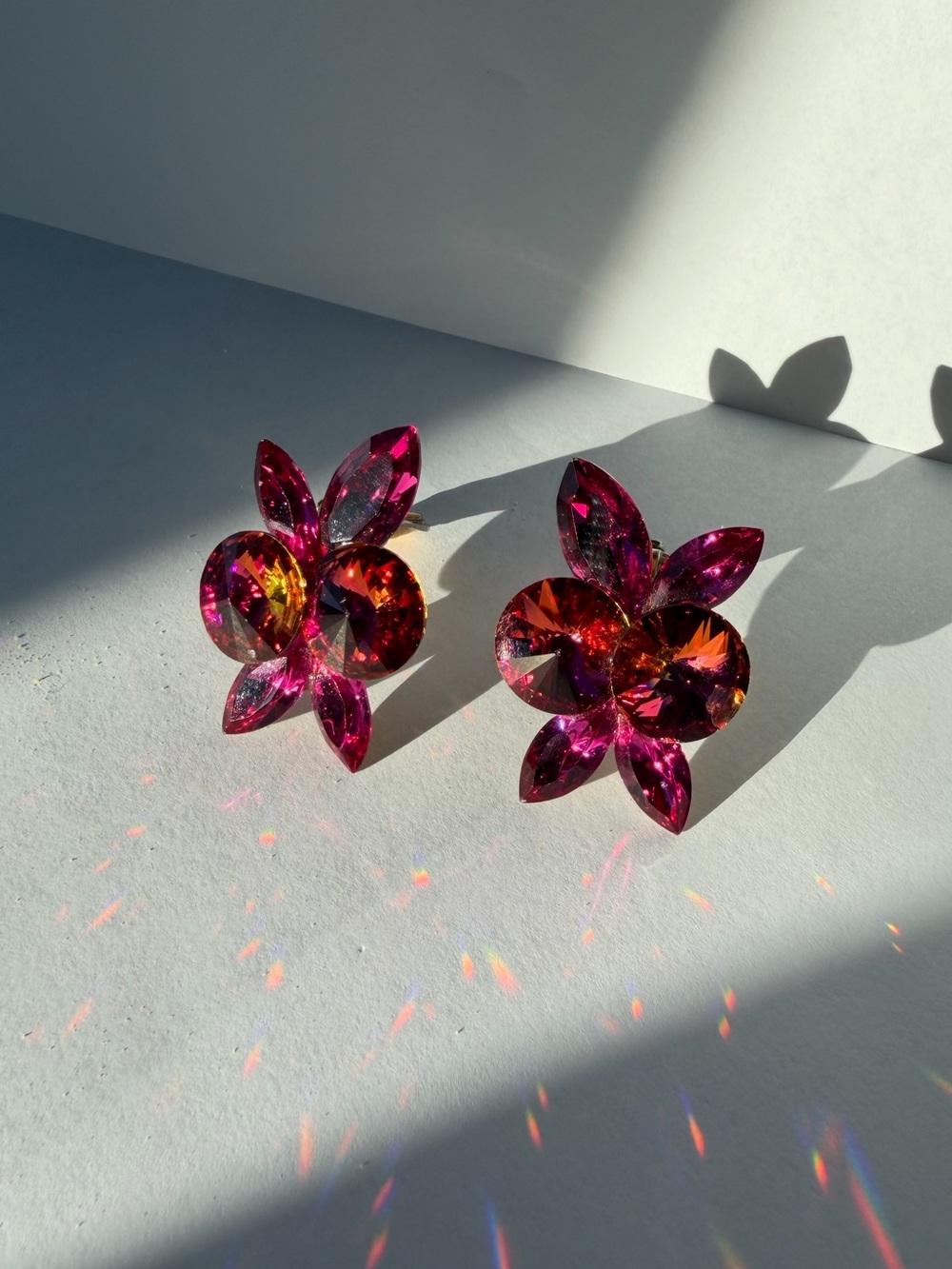 Vintage Wendy Gell Signed Clip On Earrings Fuchsia Volcano Rivoli Crystal 80s